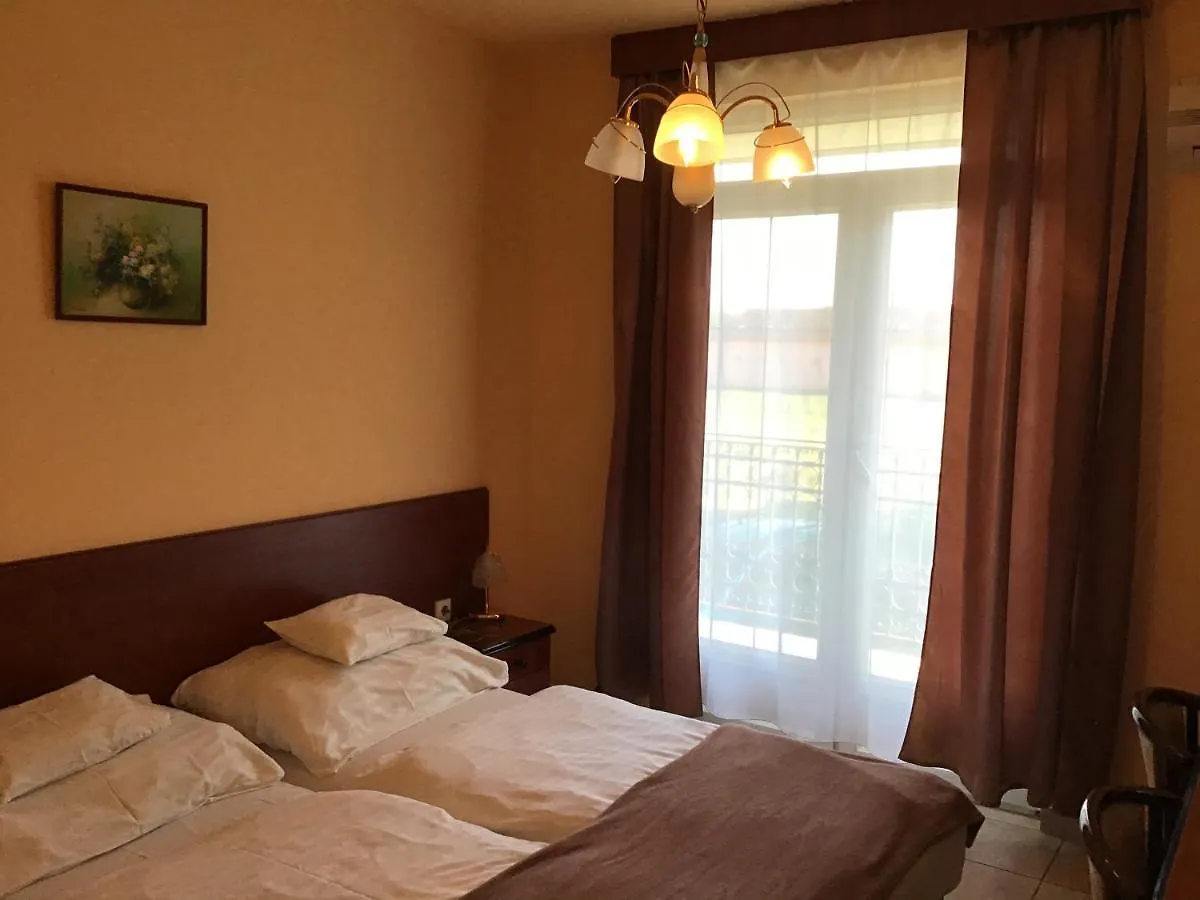 Nora Hotel