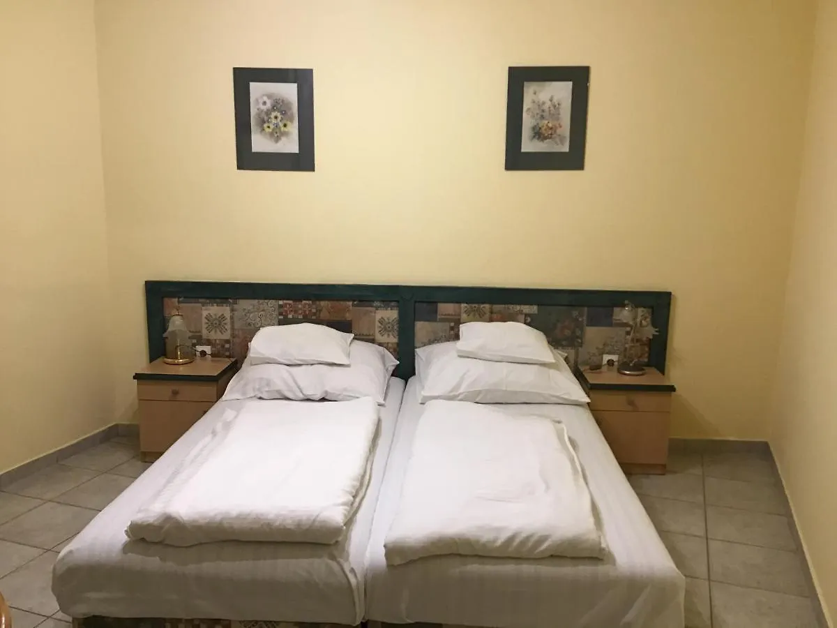 Nora Hotel