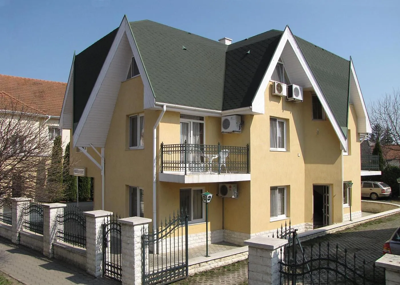 Nora Hotel