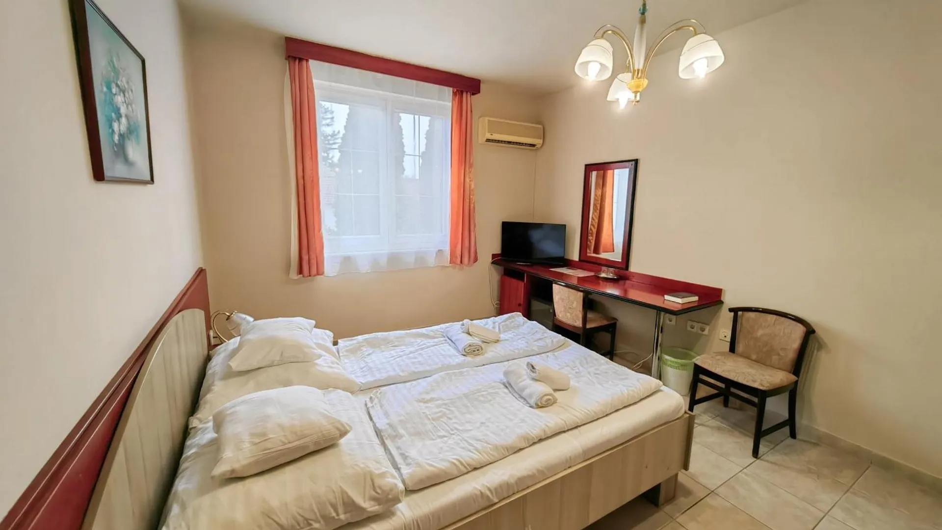 Nora Hotel