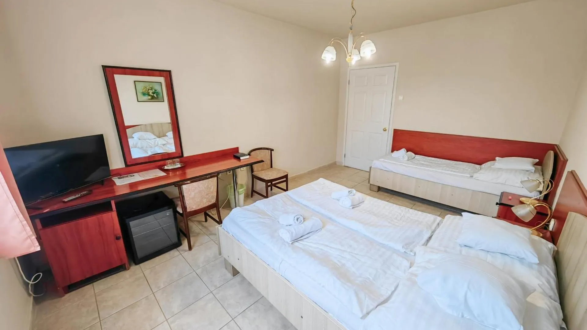 Nora Hotel